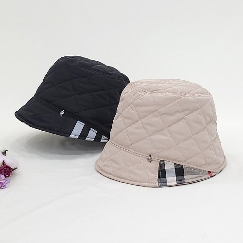패딩 벙거지 중년여성 겨울 방한 체크 모자