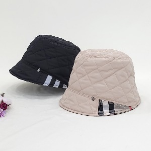 패딩 벙거지 중년여성 겨울 방한 체크 모자